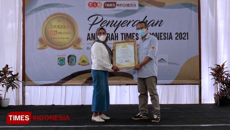 Kuraisia Marsaoly Hadiri Penerimaan Anugerah TIMES Indoensia di Banyuwangi